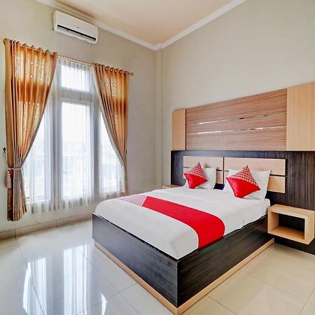 Oyo 90347 Hotel Srikandi Syariah 打横 外观 照片