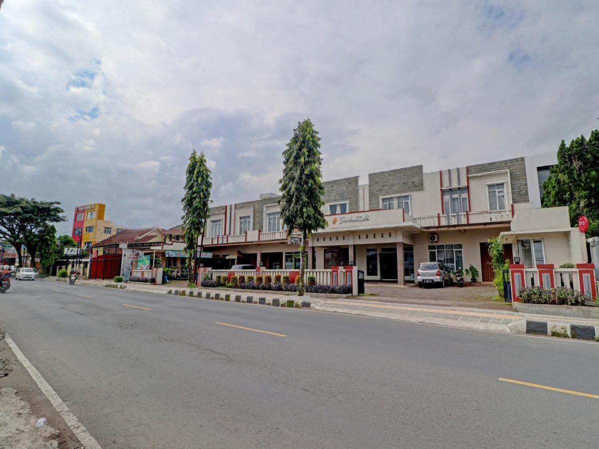 Oyo 90347 Hotel Srikandi Syariah 打横 外观 照片