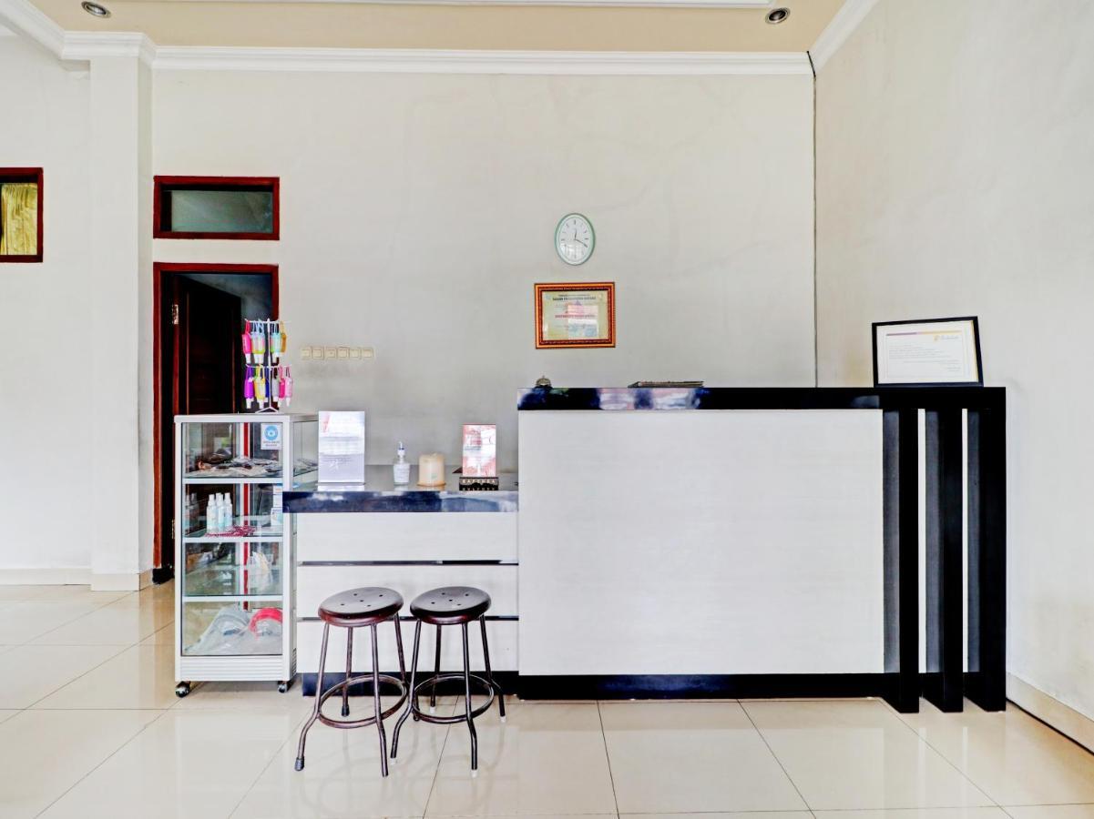 Oyo 90347 Hotel Srikandi Syariah 打横 外观 照片