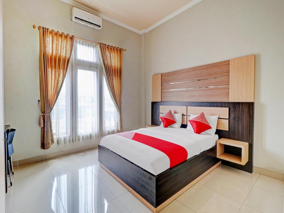 Oyo 90347 Hotel Srikandi Syariah 打横 外观 照片