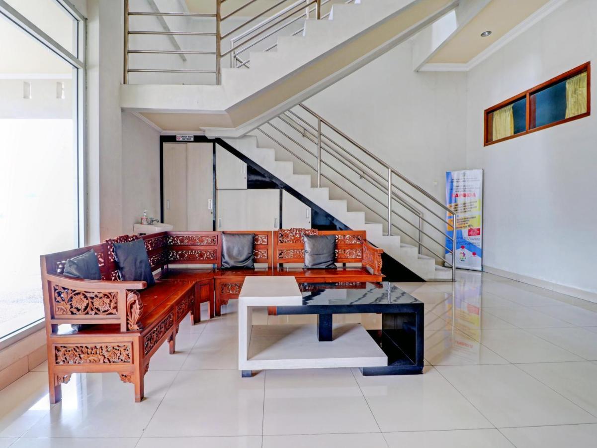 Oyo 90347 Hotel Srikandi Syariah 打横 外观 照片