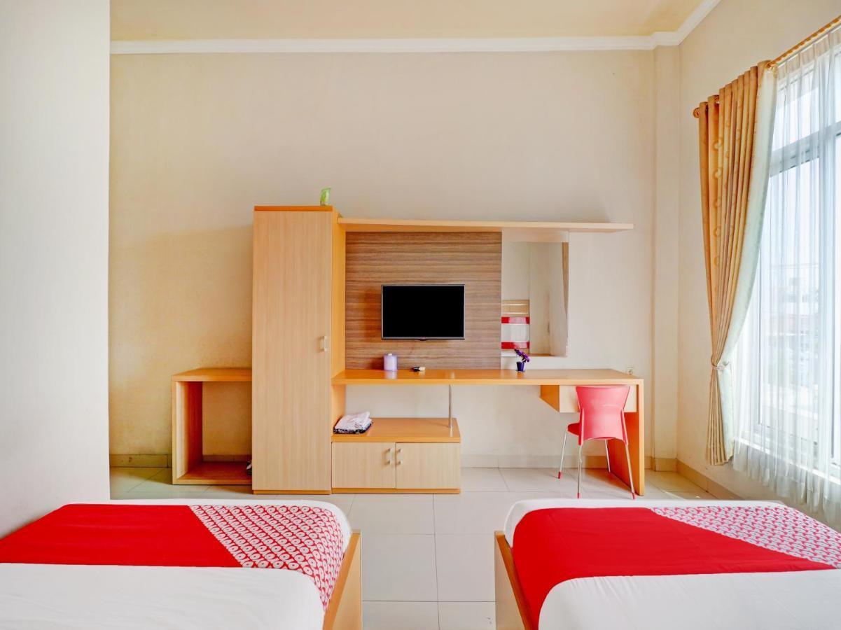 Oyo 90347 Hotel Srikandi Syariah 打横 外观 照片