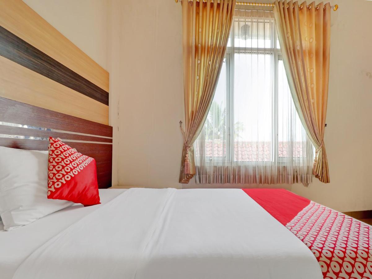 Oyo 90347 Hotel Srikandi Syariah 打横 外观 照片