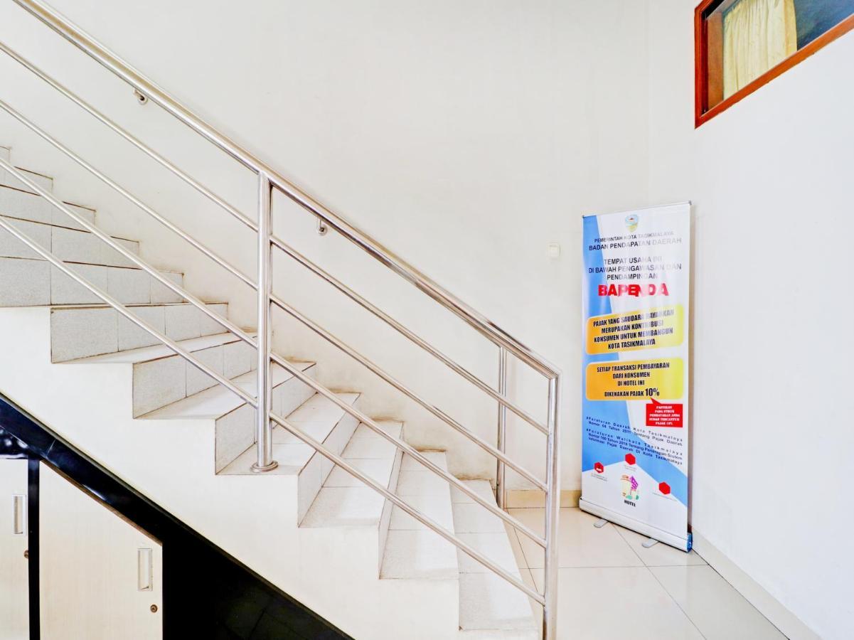 Oyo 90347 Hotel Srikandi Syariah 打横 外观 照片