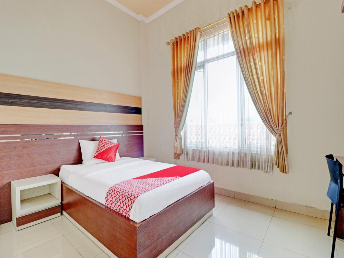 Oyo 90347 Hotel Srikandi Syariah 打横 外观 照片