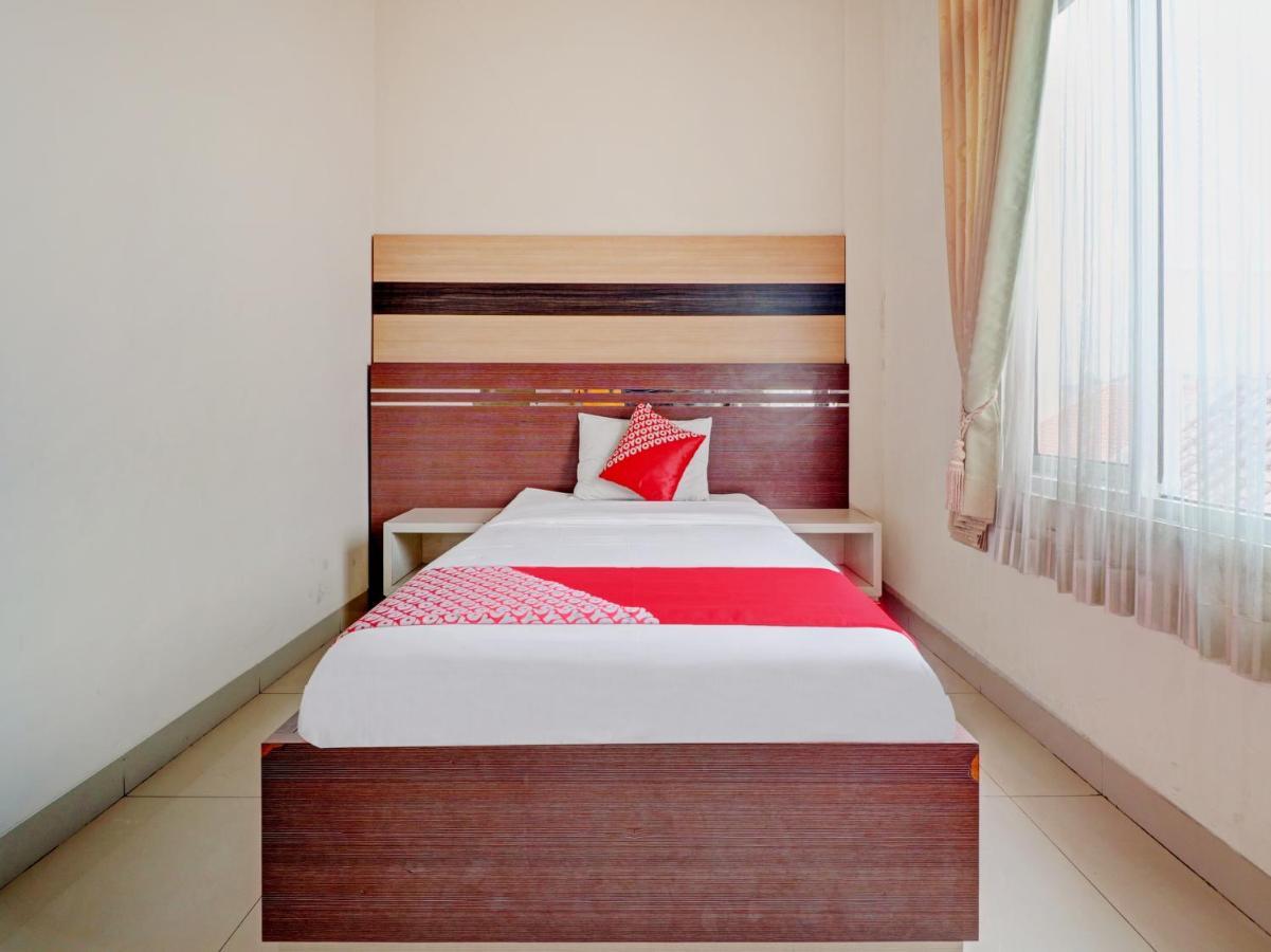 Oyo 90347 Hotel Srikandi Syariah 打横 外观 照片